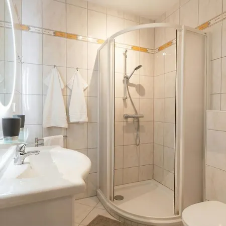 Weg Haus Kmb Seeappartement Am Ossiacher See, Hallenbad, Skiarena Gerlitzen