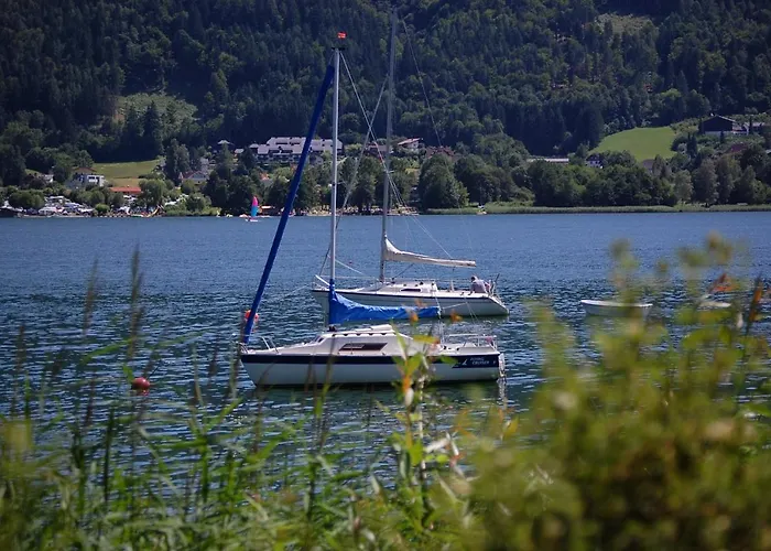 Weg Haus Kmb Seeappartement Am Ossiacher See, Hallenbad, Skiarena Gerlitzen شقة